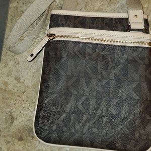 Michael kors crossbody